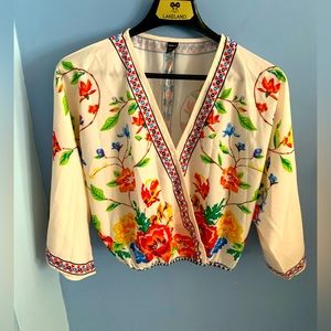 Shein Cropped Floral Top. Adorable- SHORT.  Never Worn.